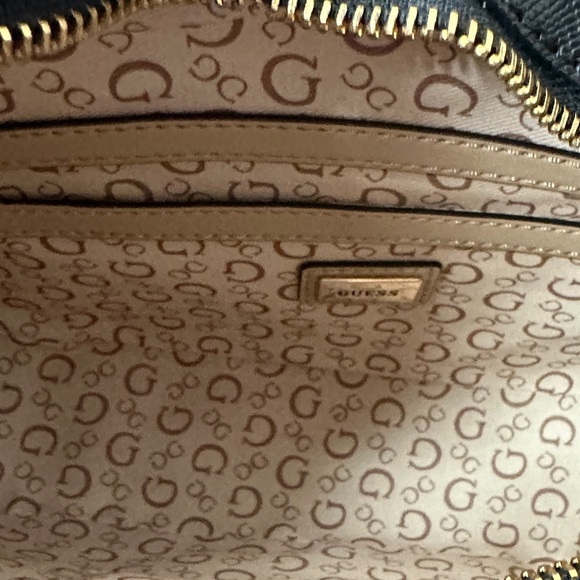 GUESS Black Shoulder Bag with Gold Chain - Picture 13 of 13